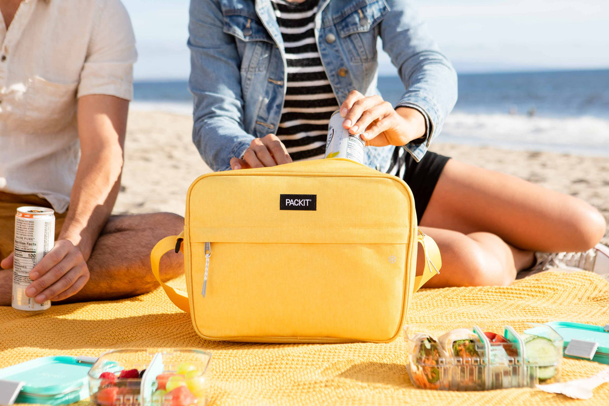 freezable-zuma-15-can-cooler-z5 2022_Lifestyle_Zuma-15-Can-Cooler_Lemonade_30_Lores.jpg