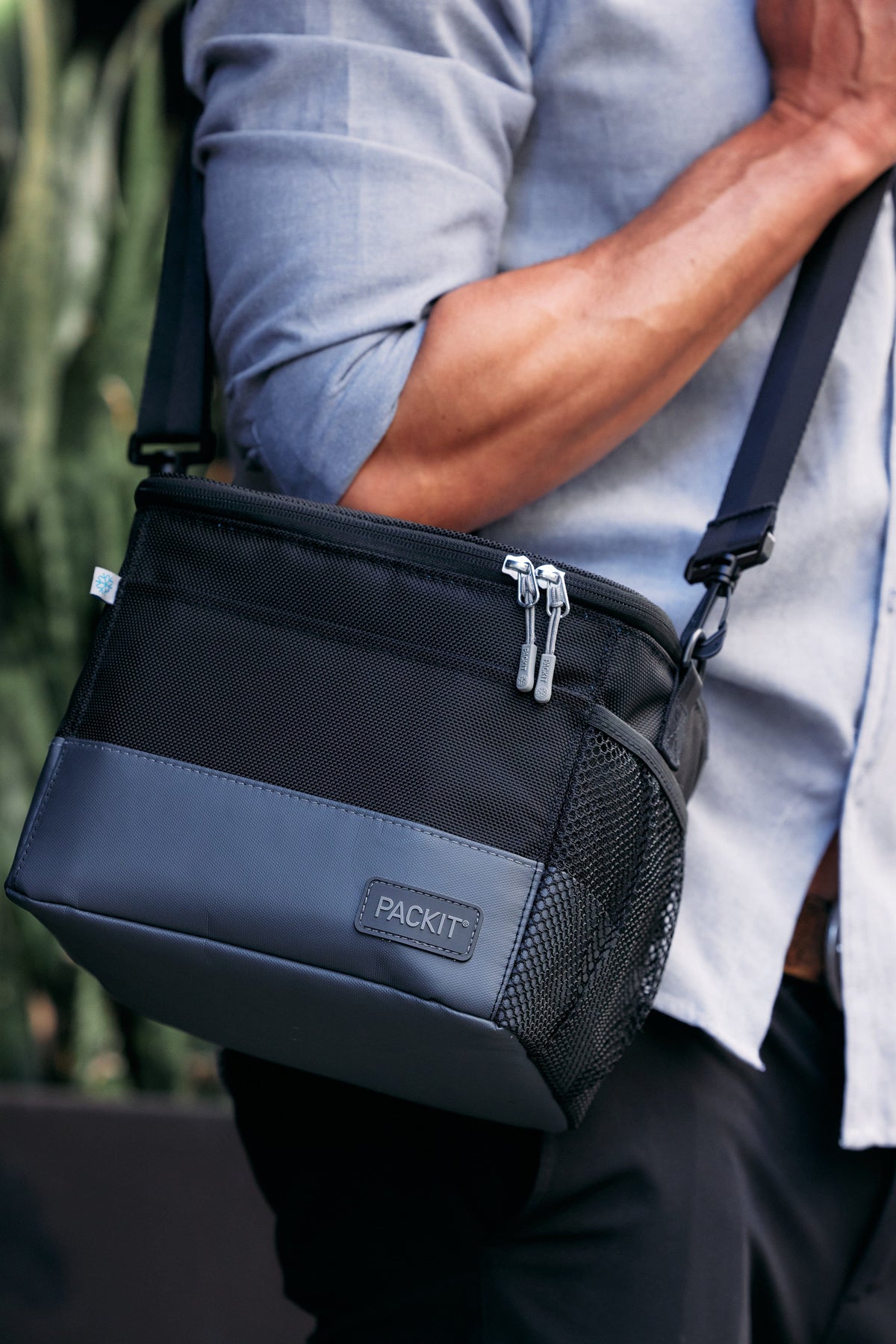 freezable-lunch-pail-m5 freezable-upright-lunch-pail-black-gray-lifestyle-male-city.jpg