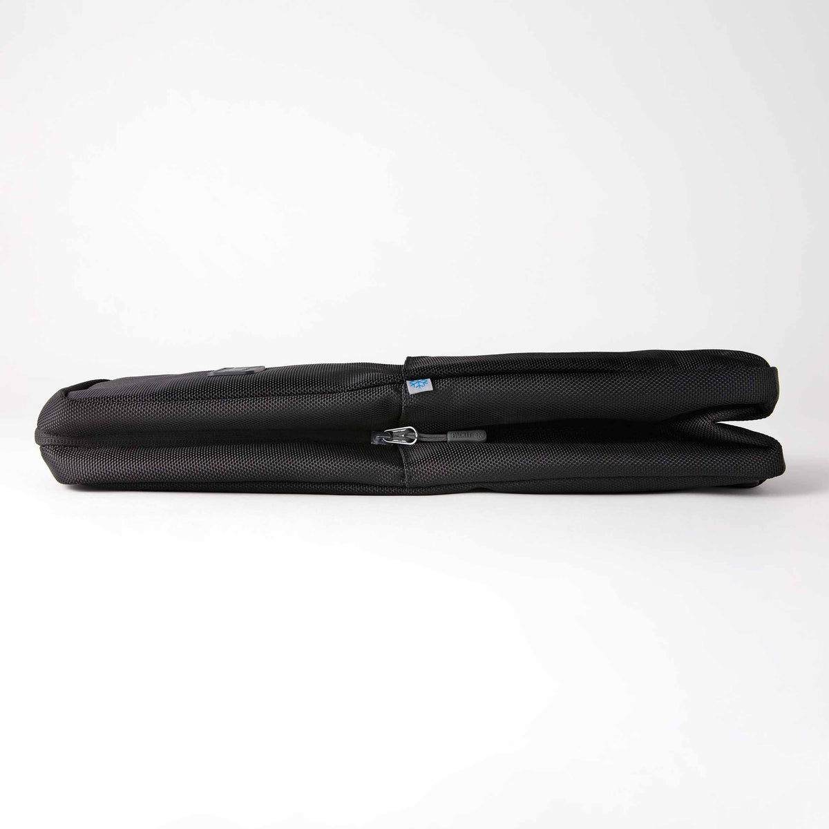 freezable-wine-carrier-d5 freezable-wine-carrier-black-ecofreeze-plus-flat.jpg