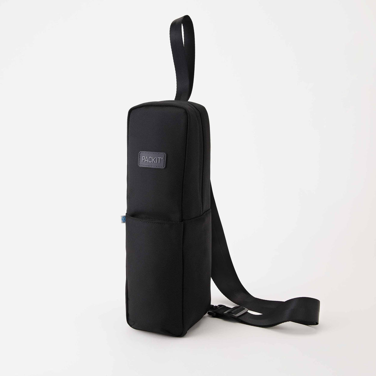 freezable-wine-carrier-d5 freezable-wine-carrier-black-ecofreeze-plus-left-angled.jpg