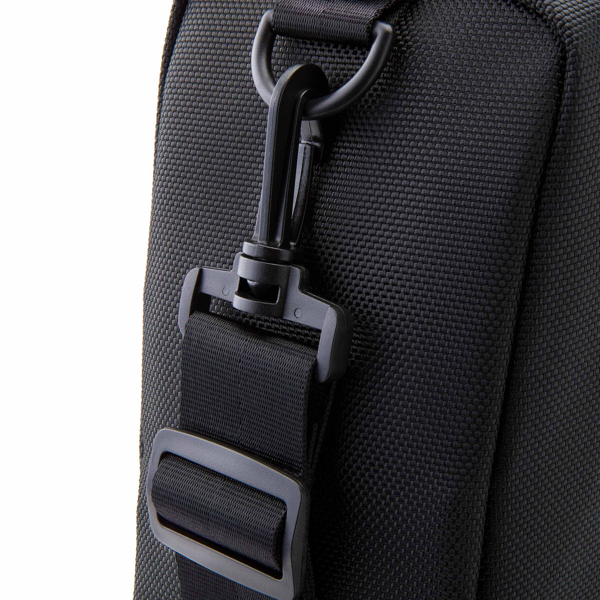 freezable-wine-carrier-d5 freezable-wine-carrier-black-ecofreeze-plus-zoom-removable-strap.jpg
